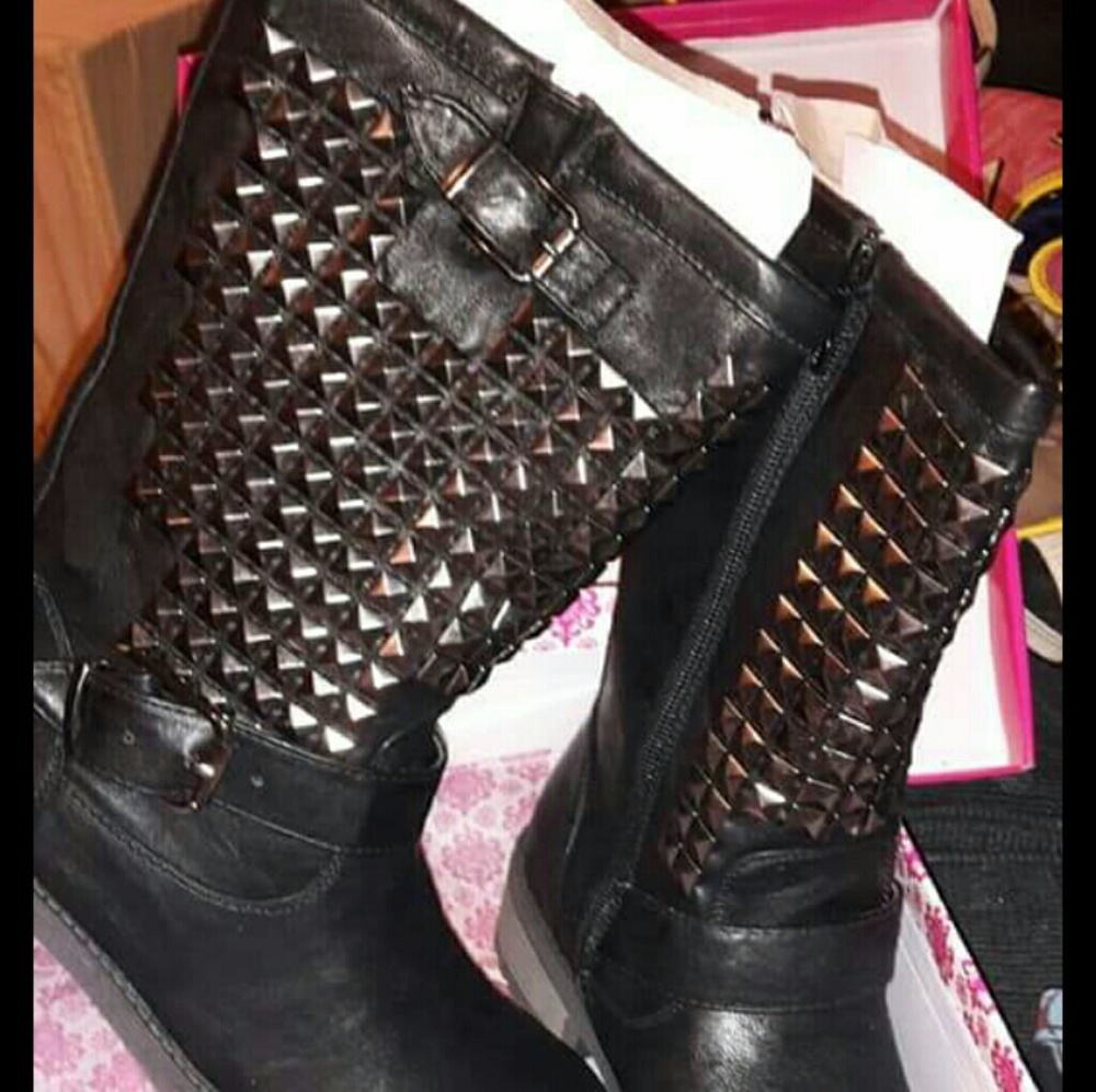 NIB Black studded zip up boots